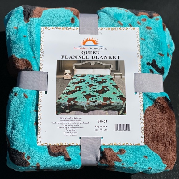 New Queen size flannel blanket,throw,soft and cozy,Cow print,Turquoise - Picture 1 of 4
